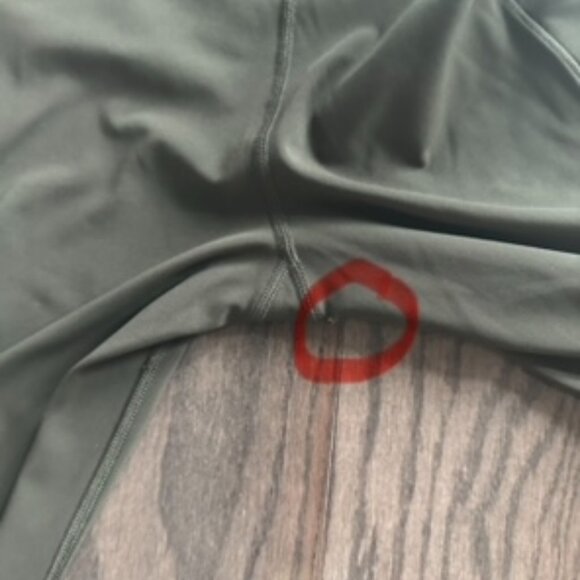 Lululemon Dark Olive green Leggings With side Pockets and Small Hole - Picture 15 of 16